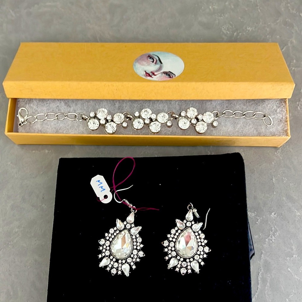 Rhinestone bracelet & earrings set. NEW